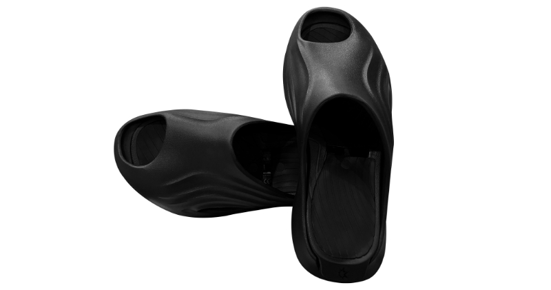 I-Revive slides with the internal smart footbed system visible